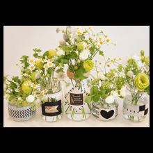 100円ショップの瓶でオリジナル花器を・・ 生花