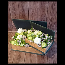 BOOKを使って新緑を・・・ 生花